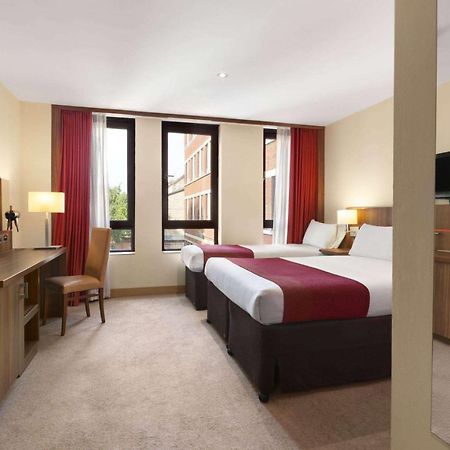 Ramada Hounslow - Heathrow East Exterior photo