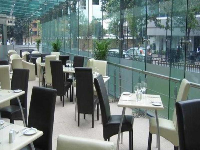 Ramada Hounslow - Heathrow East Exterior photo