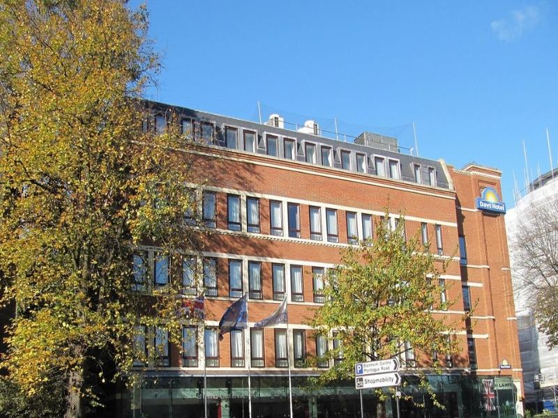 Ramada Hounslow - Heathrow East Exterior photo