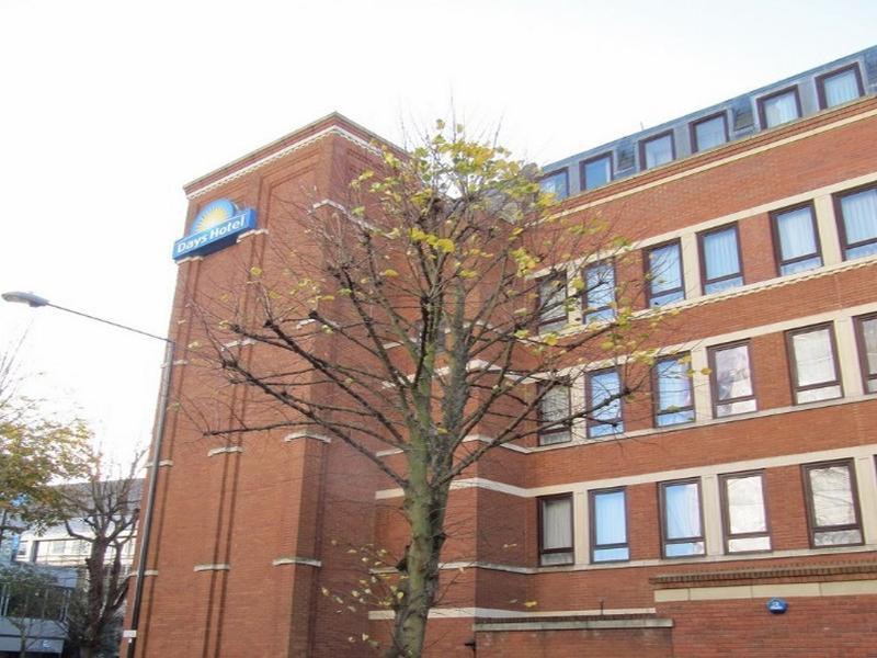 Ramada Hounslow - Heathrow East Exterior photo