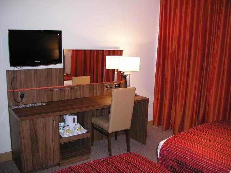 Ramada Hounslow - Heathrow East Room photo
