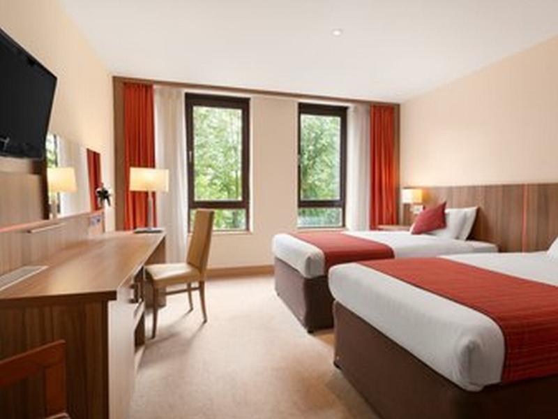 Ramada Hounslow - Heathrow East Exterior photo