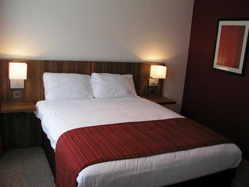 Ramada Hounslow - Heathrow East Room photo