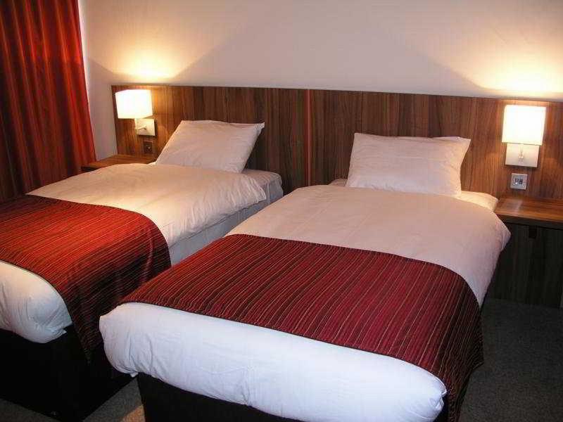 Ramada Hounslow - Heathrow East Room photo