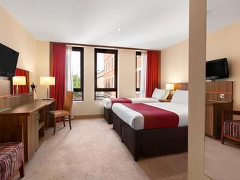 Ramada Hounslow - Heathrow East Exterior photo