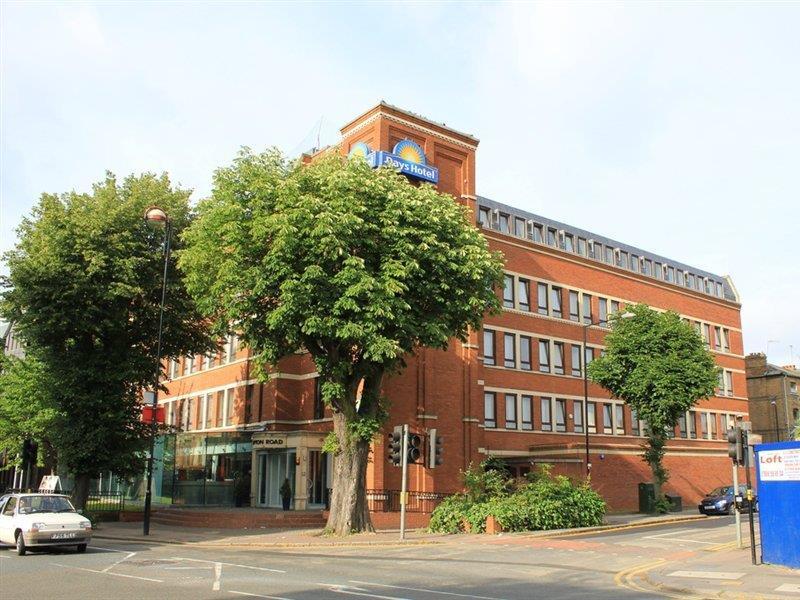 Ramada Hounslow - Heathrow East Hotel Exterior photo