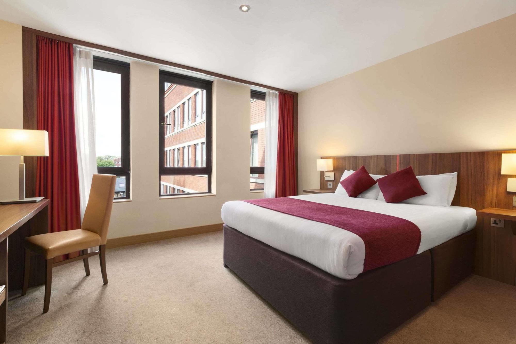 Ramada Hounslow - Heathrow East Exterior photo