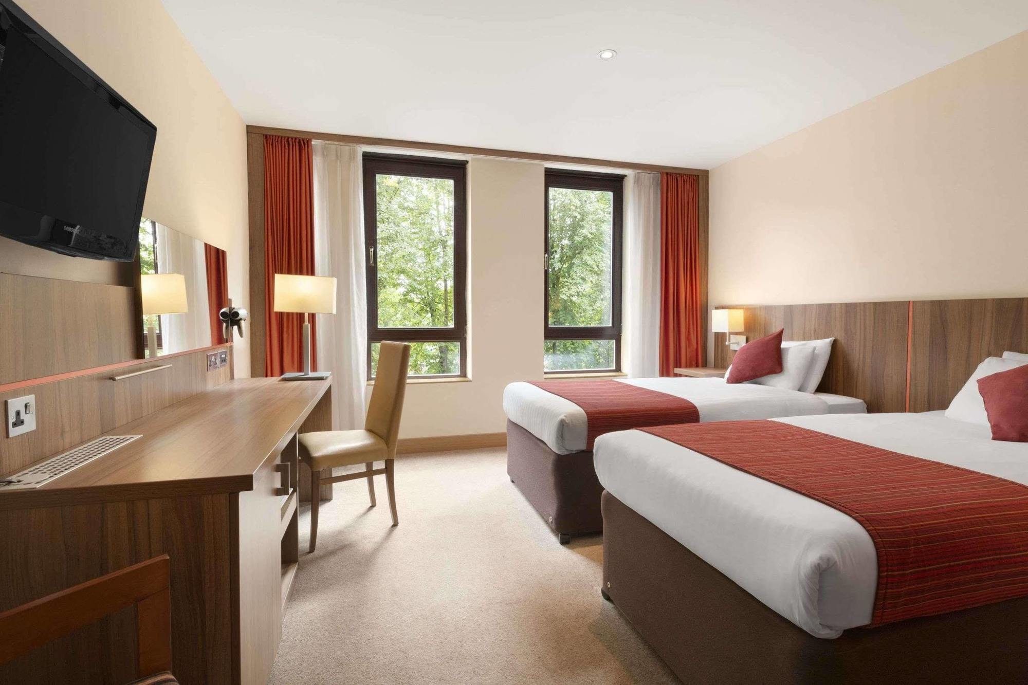 Ramada Hounslow - Heathrow East Exterior photo