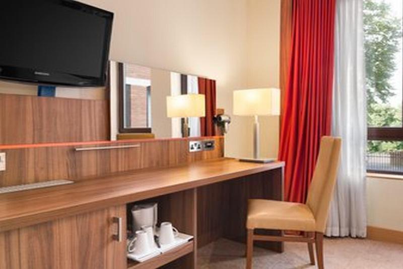 Ramada Hounslow - Heathrow East Exterior photo