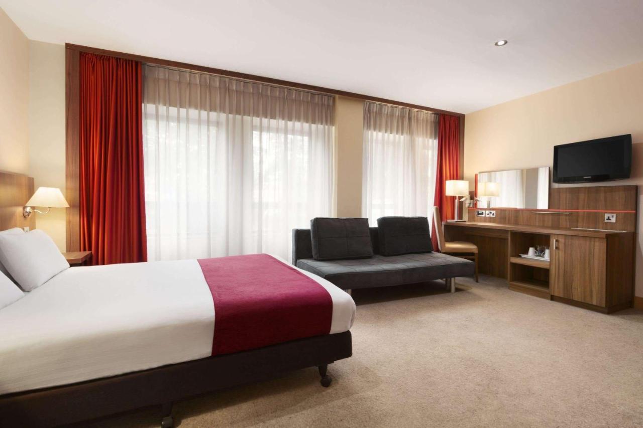 Ramada Hounslow - Heathrow East Exterior photo