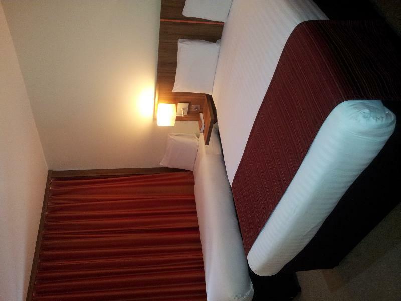 Ramada Hounslow - Heathrow East Exterior photo