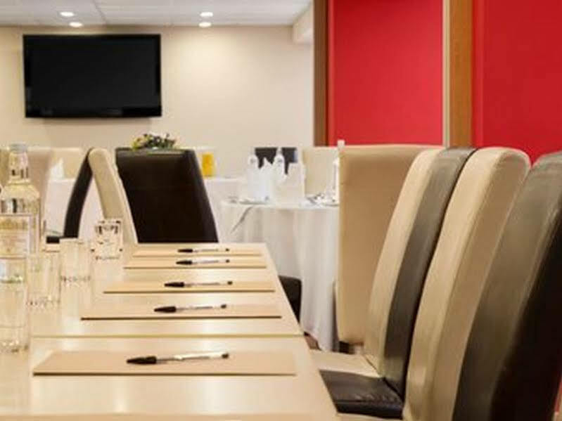 Ramada Hounslow - Heathrow East Exterior photo