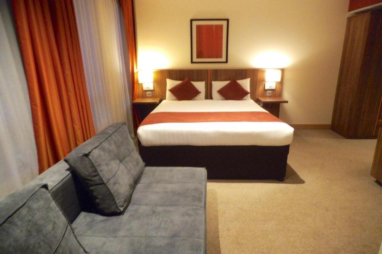Ramada Hounslow - Heathrow East Exterior photo